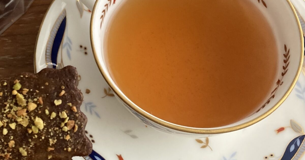 紅茶とチョコクッキーのティータイム