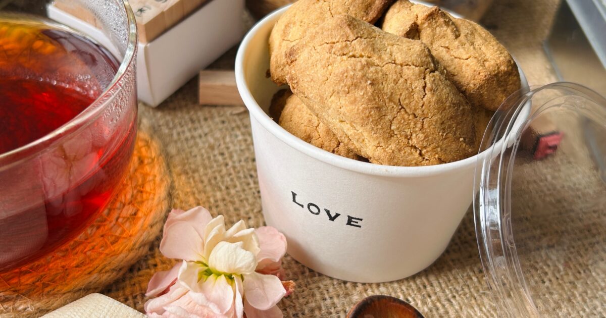 ハーブティーと焼き菓子のナチュラルティータイム